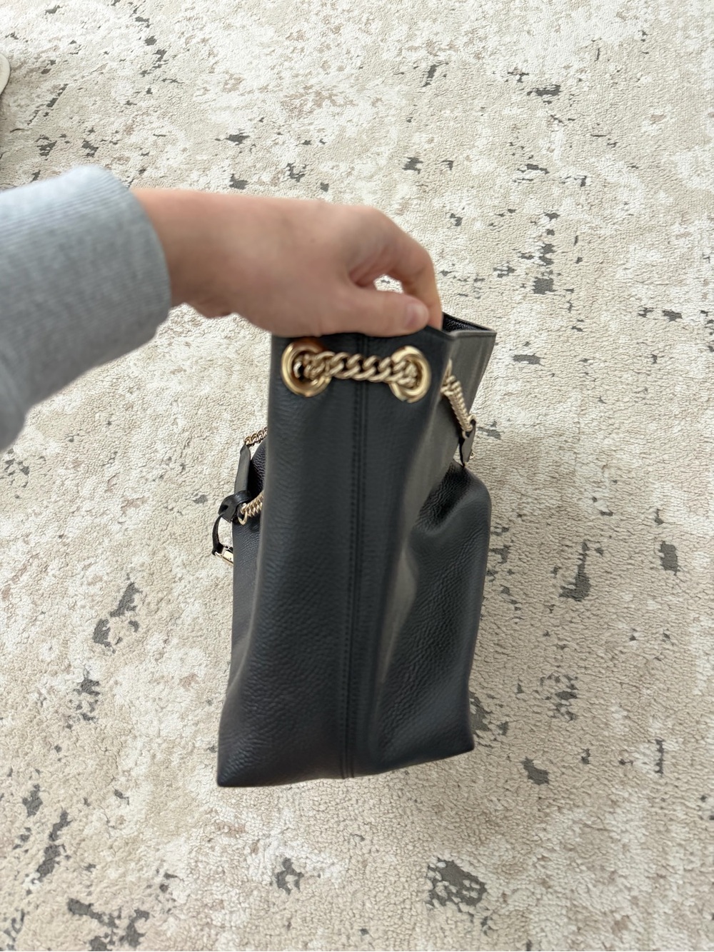Gucci Pre-Owned 2000-2015 Medium Calfskin Soho Chain tote bag in black - Picture 4 of 10